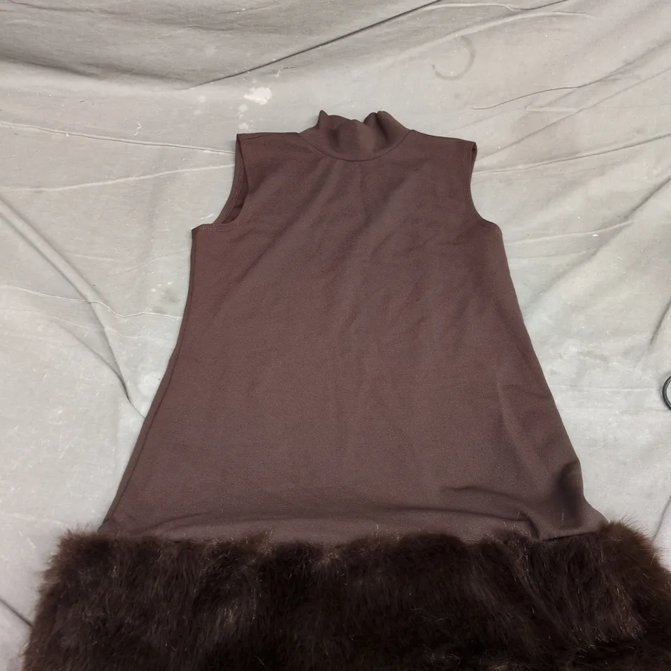 ZACK LONDON SLEEVELESS BROWN DRESS WITH FAUX FUR HEM - SIZE UNSPECIFIED 