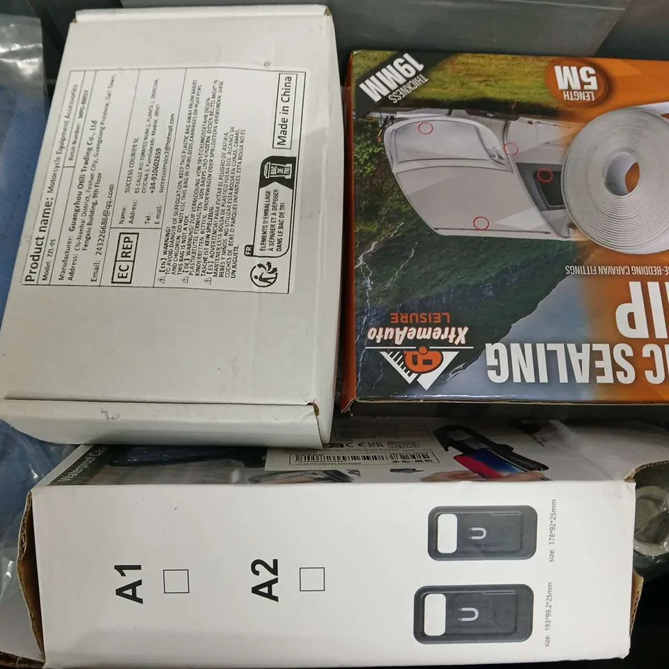 APPROXIMATELY 6 ASSORTED VEHICLE PARTS & ACCESORIES TO INCLUDE MASTIC SEALING STRIP, BLACK BOX, RATCHET STRAPS, ETC