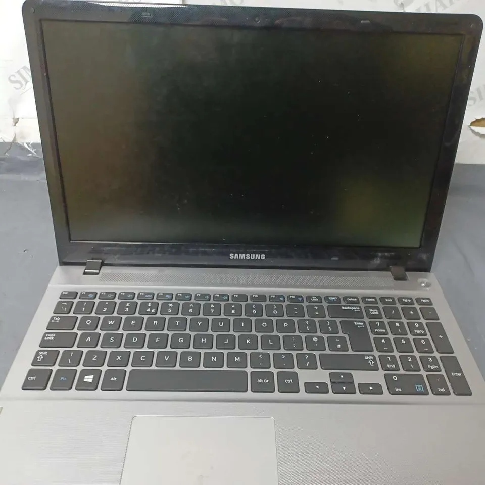 SAMSUNG 370R4E/370R4V/370R5E/3570RE/370R5V	15 INCH	I3-3110M 2.40GHZ