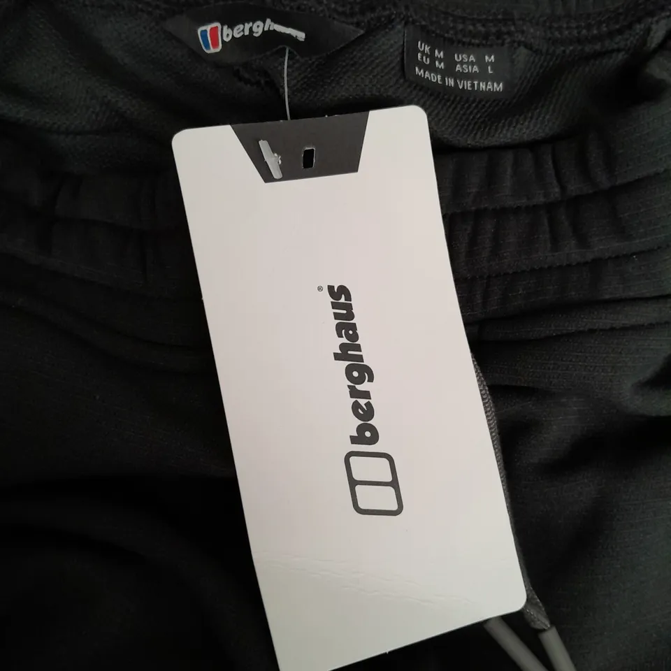 BERGHAUS PAVEY POCKET SHORTS IN BLACK - UK MEDIUM