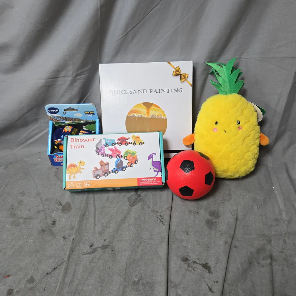 BOX OF APPROXIMATELY 25 ASSORTED ITEMS OF TOYS AND GAMES INCLUDING PINEAPPLE SOFT TOY, FOOTBALL, QUICKSAND PAINTING KIT, DINOSAUR TRAIN AND TOOT TOOT DRIVERS RACE CAR