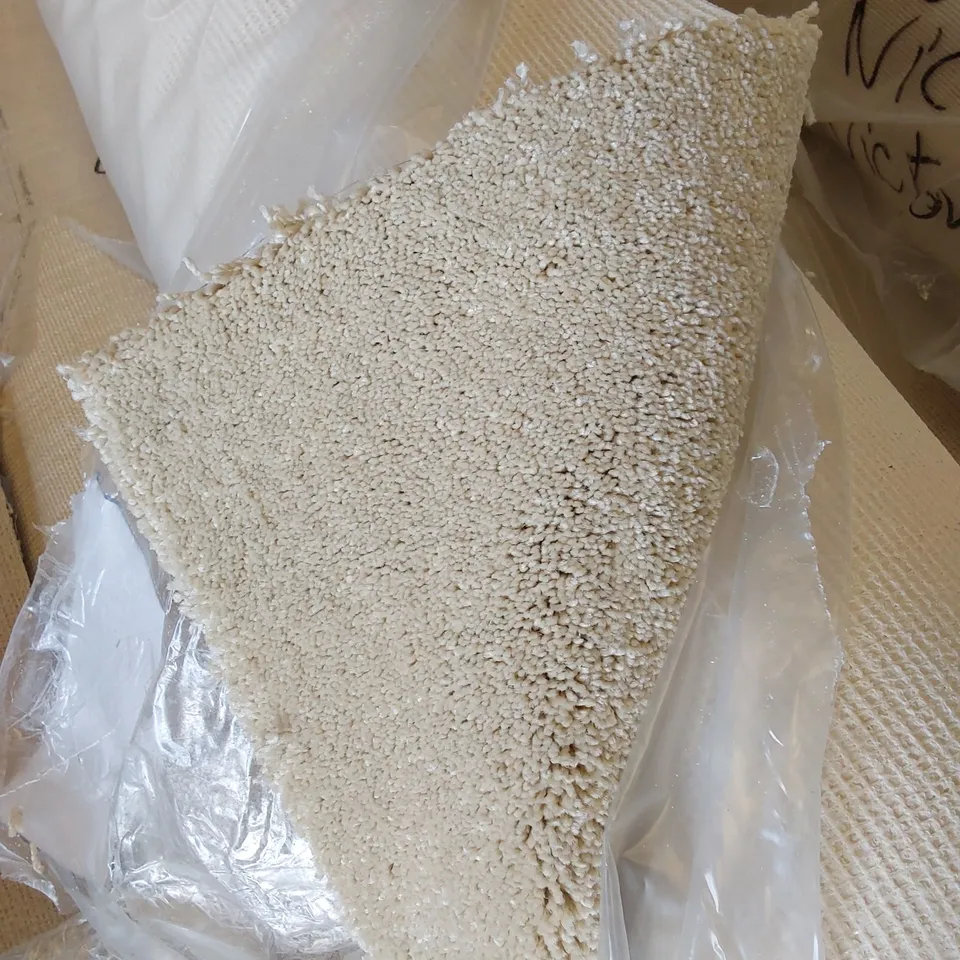 ROLL OF QUALITY EC FREEDOM XTRA OYSTER CARPET // SIZE: APPROXIMATELY 5 X 3.1m