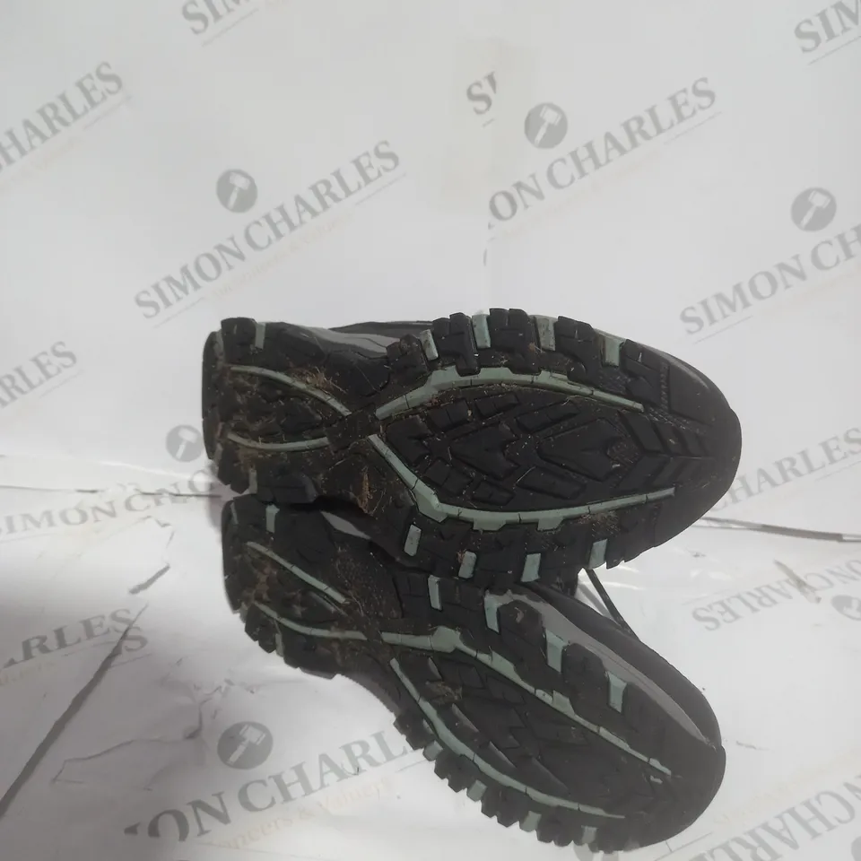 BOXED PAIR OF SKECHERS CHARCOAL HIKING BOOTS SIZE 4.5