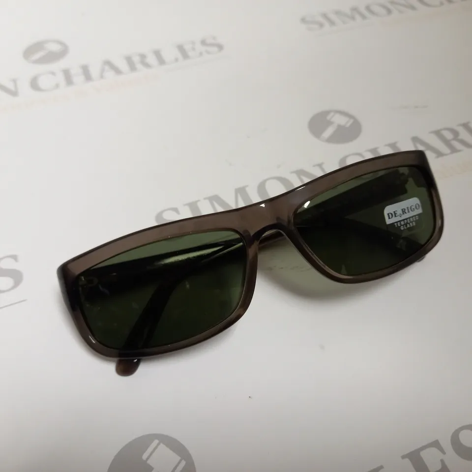 APPROXIMATELY 10 POLICE 1292M 0885 SUNGLASSES