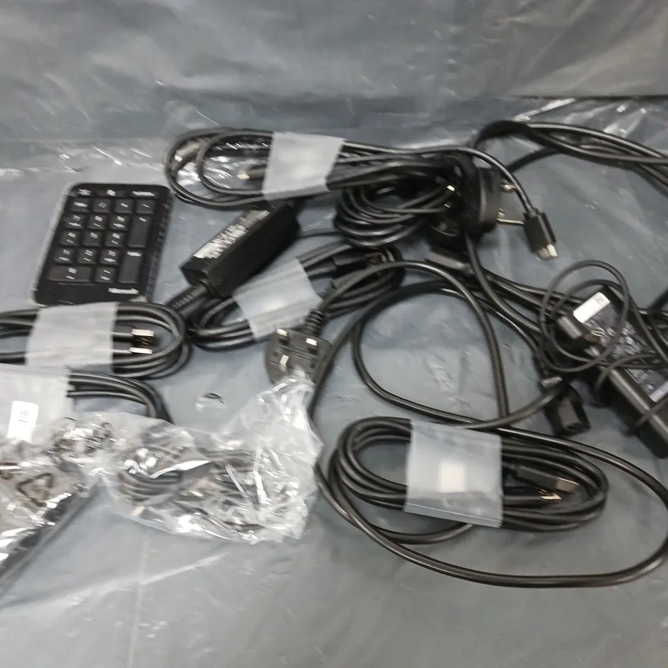 BOX OF RANDOMLY ASSORTED WIRES TO INCLUDE HDMI, AND POWER BLOCKS ETC. 