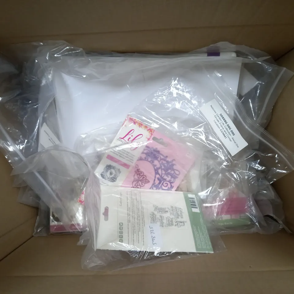 BOX OF APPROX 50 ASSORTED CRAFT ITEMS TO INCLUDE SPECTRUM NOIR SPARKLE GLITTER BRUSH-PEN, CRAFTERS COMPANION GLUE TAPE PEN, GEMINI FOIL PRESS, ETC. 