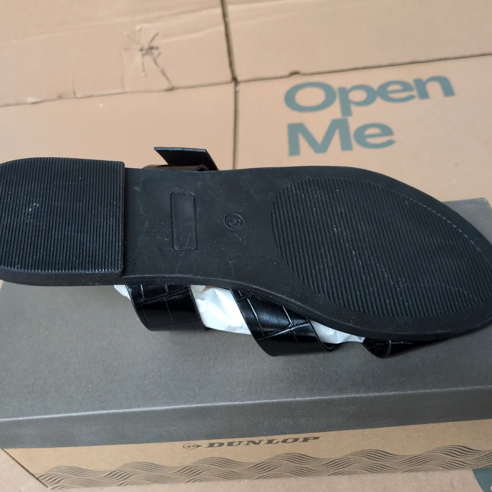 BOXED PAIR OF DUNLOP JADE SHOES IN BLACK - UK 6