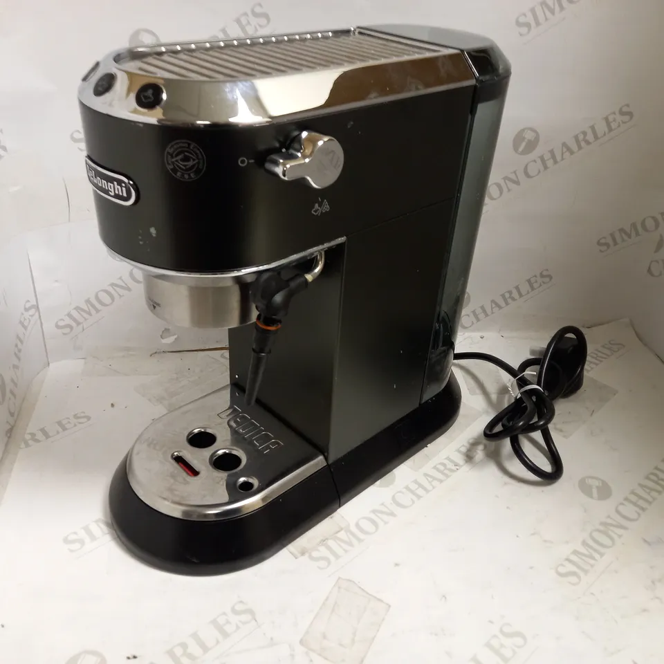 DE'LONGHI DEDICA COFFEE MACHINE