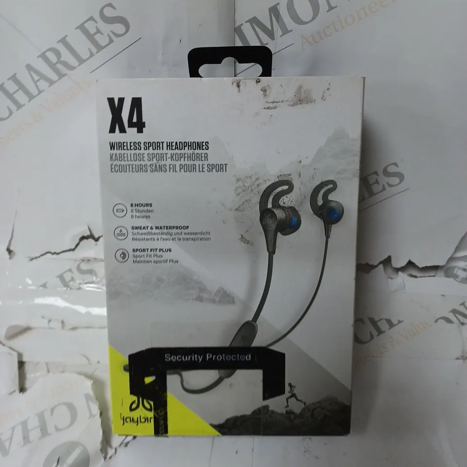 BOX OF ASSORTED ELECTRONICAL ITEMS TO INCLUDE EXTENSION LEAD, KEY PAD, GAMES, TRI PODS ETC 