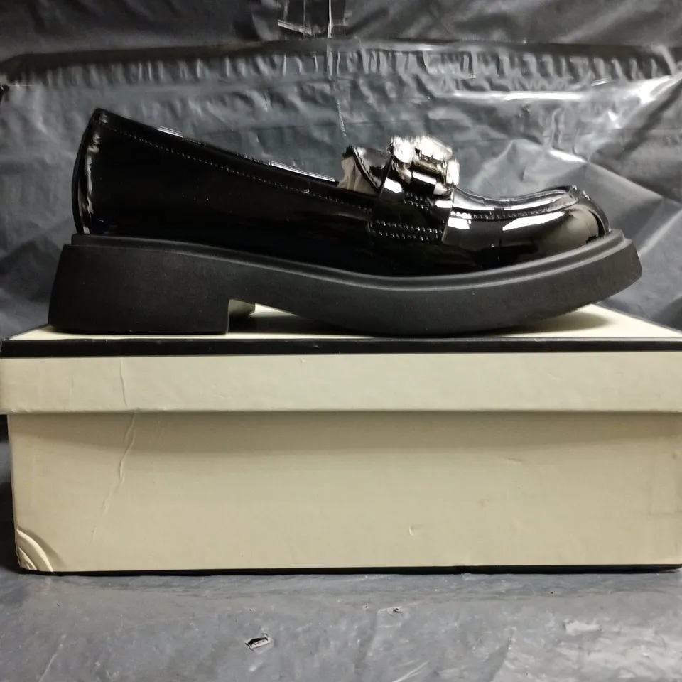 BOXED PAIR OF DIDUO CHUNKY LOAFERS IN GLOSSY BLACK W. JEWEL DETAIL ASIAN SIZE 245