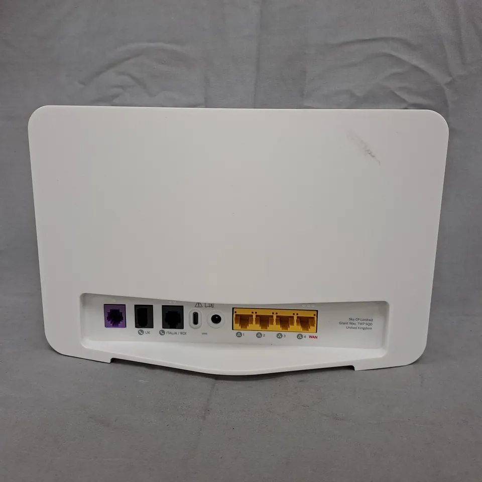 SKY SR213-02-UK WHITE BROADBAND ROUTER