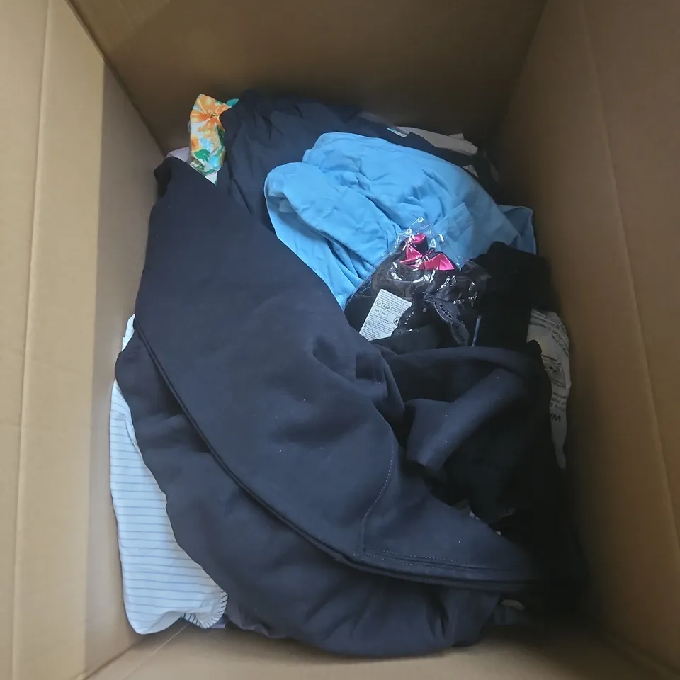 BOX OF APPROXIMATELY 15 ASSORTED CLOTHING ITEMS IN VARIOUS COLOURS, STYLES AND SIZES 
