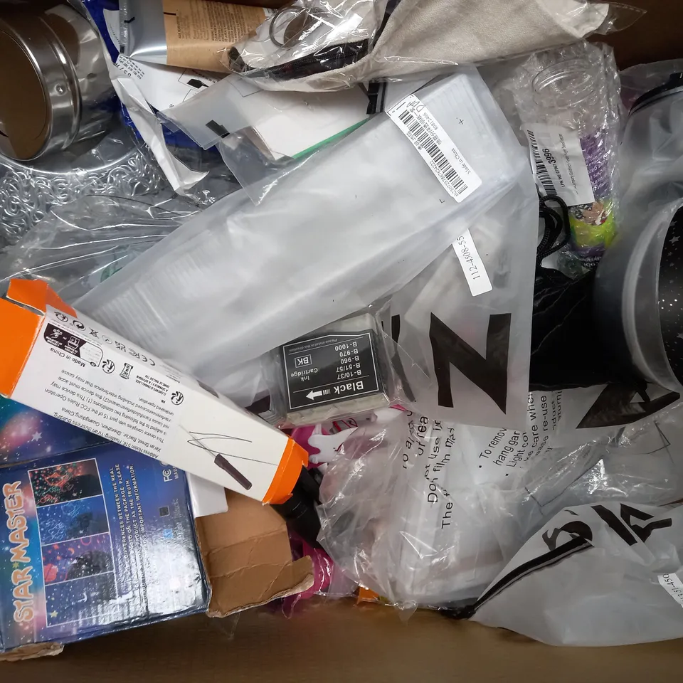 BOX OF APPROXIMATELY 20 ASSORTED HOUSEHOLD ITEMS TO INCLUDE MINI BUBBLE GUN, HYCHIKA SANDER, ETC