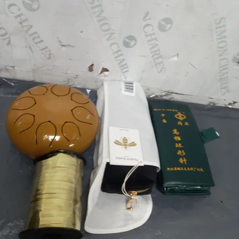 APPROXIMATELY 10 ASSORTED HOUSEHOLD ITEMS TOO INCLUDE TRAVEL PILLOW , HOUSEHOLD ITEMS , ETC