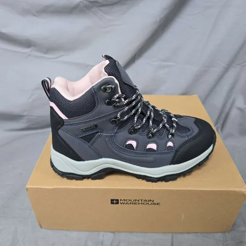 BOXED PAIR OF MOUNTAIN WAREHOUSE ADVENTURER WOMENS WATERPROOF WALKING BOOTS IN GREY - UK 4