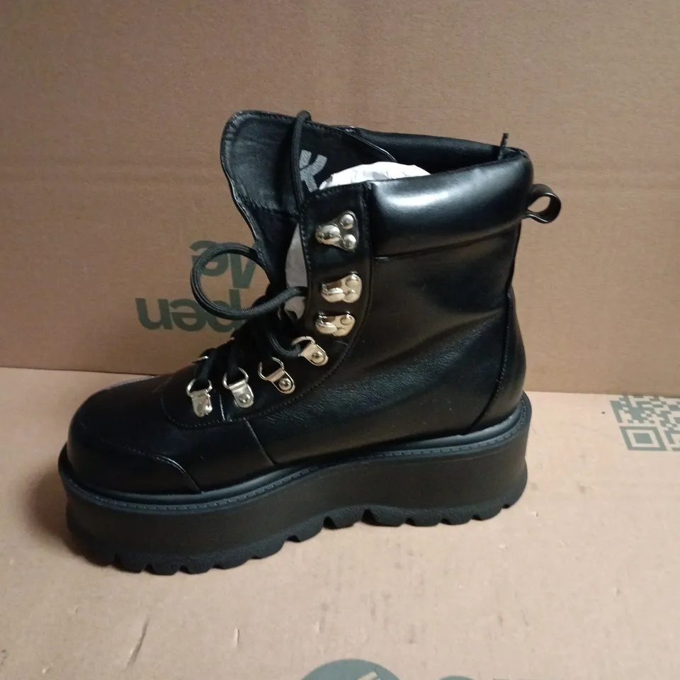 BOXED PAIR OF KOI HYDRA ALL BLACK MATRIX PLATFORM BOOTS - UK 6 