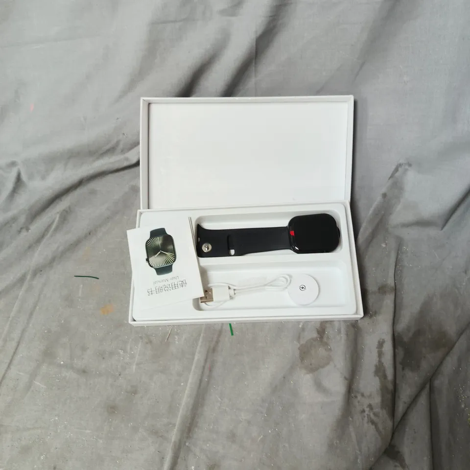 HOWEAR HWX PRO SMARTWATCH – BOXED