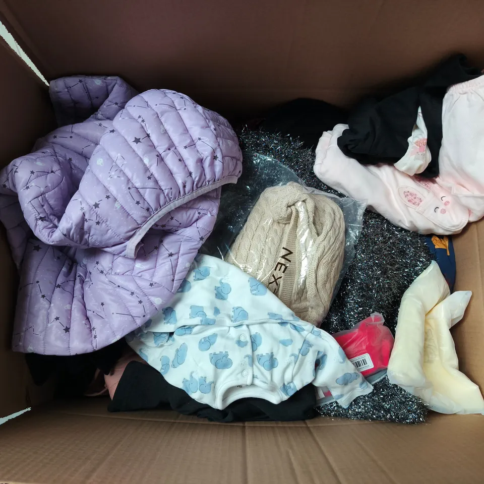 APPROXIMATELY 30 ASSORTED KIDS CLOTHING ITEMS IN VARIOUS STYLES, SIZES & COLOURS 