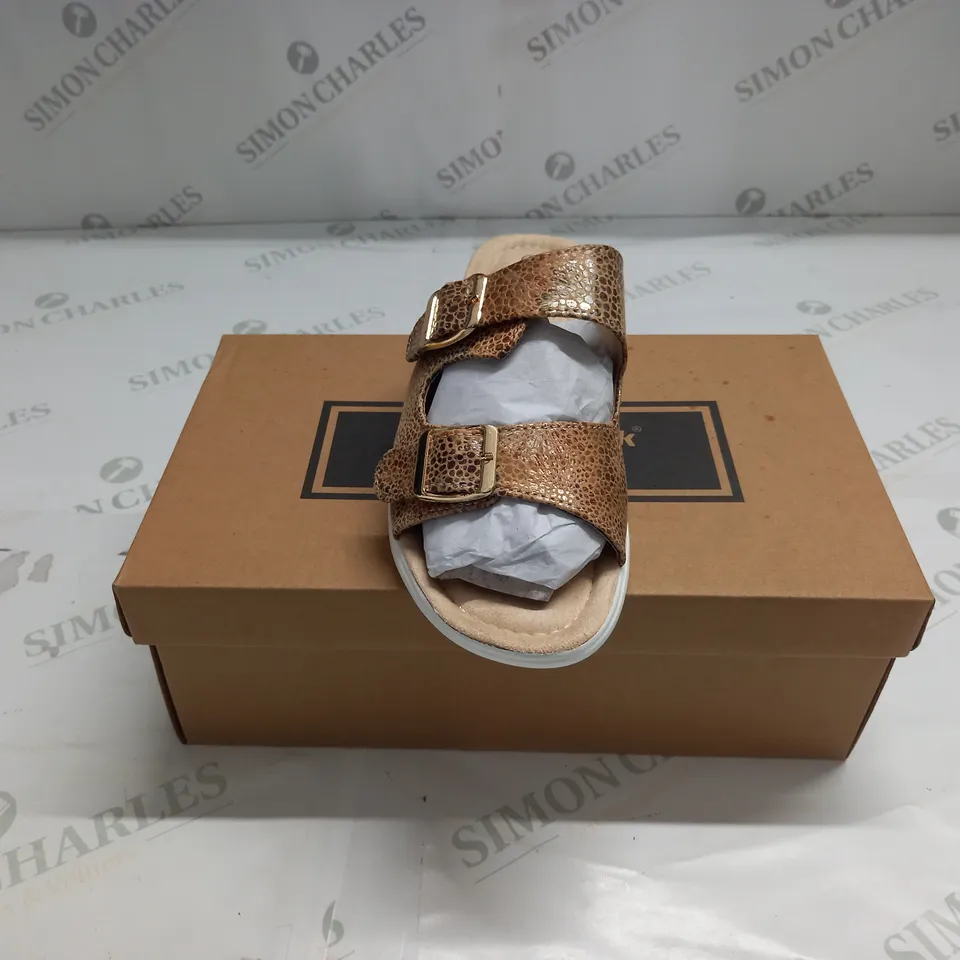 BOXED PAIR OF CUSHION WALK STRAPPY SANDALS IN GOLD - 5