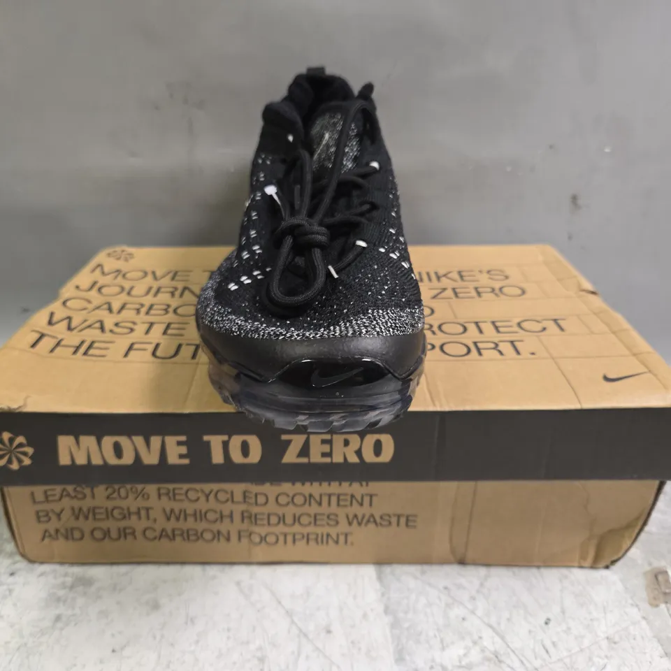 BOXED PAIR OF NIKE AIR VAPORMAX 2023 FK SHOES IN BLACK/WHITE SIZE UK 10