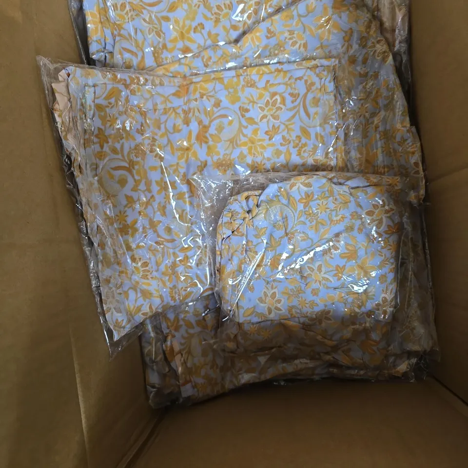 BOX OF APPROXIMATELY 50 FLORAL ROBE/KIMONOS 