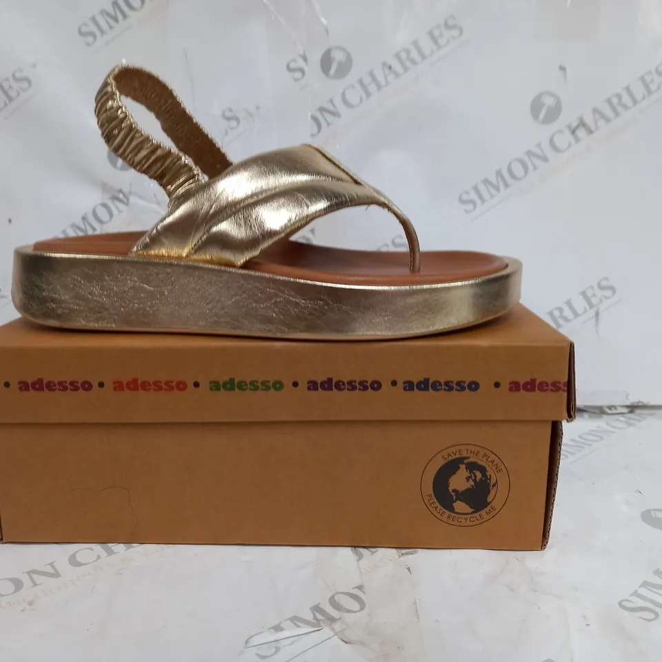 BOXED ADESSO LEATHER PLATFORM SANDAL IN GOLD SIZE 7