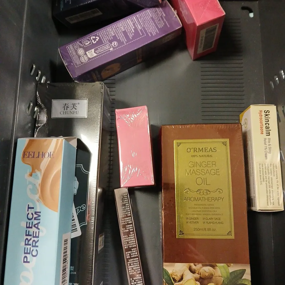 APPROXIMATELY 20 ASSORTED HEALTH & BEAUTY PRODUCTS TO INCLUDE THE ORDINARY RETINAL 0.2% EMULSION, ELF SHEER BLUSH TINT, GIVE ME CONDITIONER, ETC