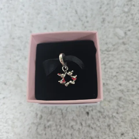PANDORA DISNEY CHARM – CIRCULAR CHARM FEATURING TWO FIGURES IN RED OUTFITS (BOXED)