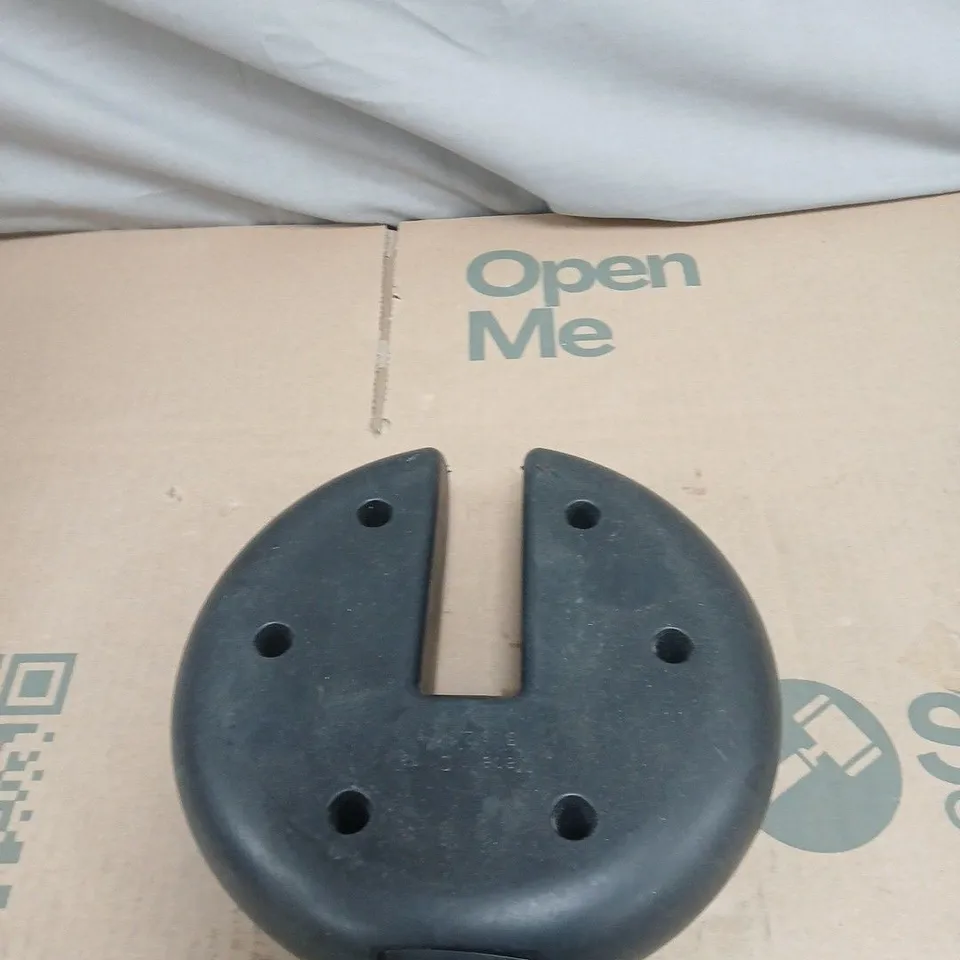 LOT OF 4 WEIGHTED PARASOL BASES BLACK