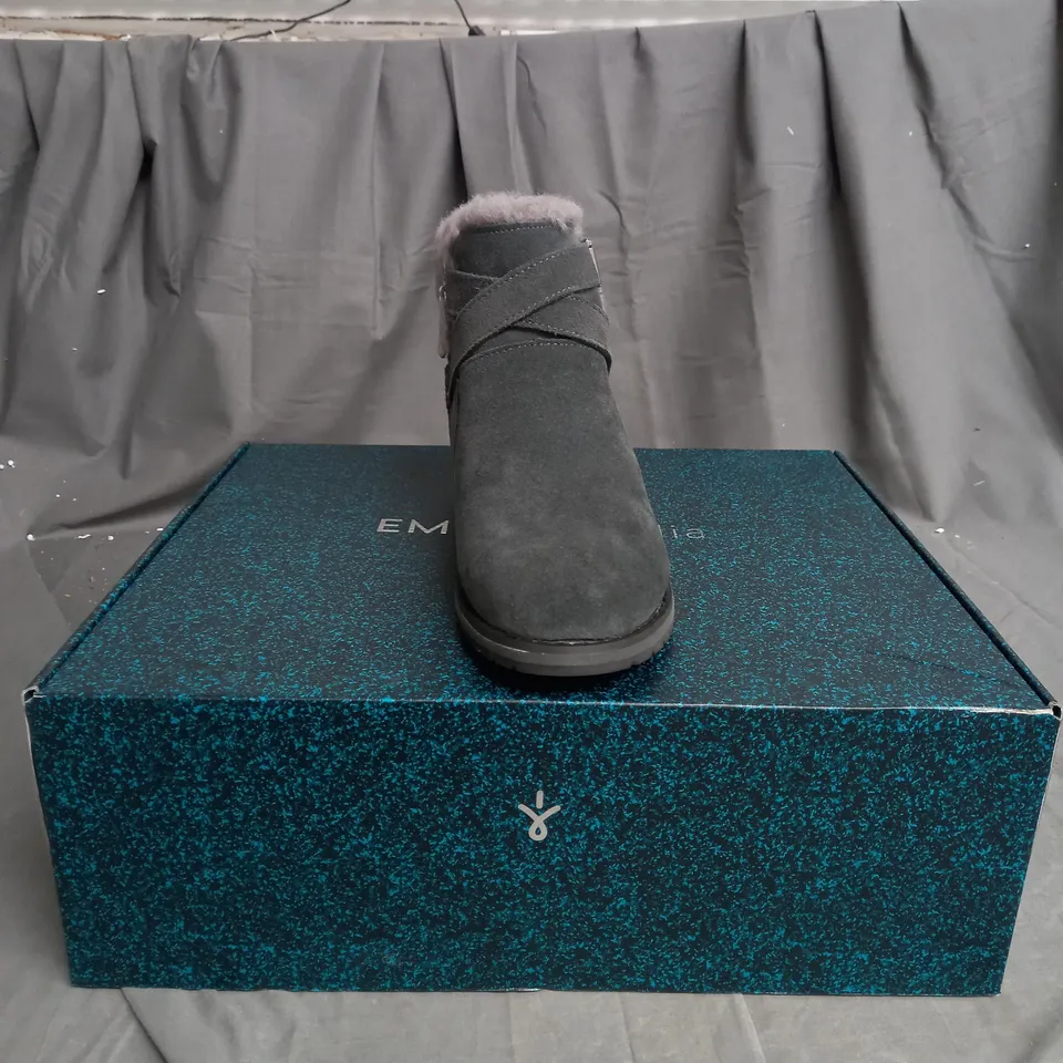 EMU MERAK SUEDE BOOTS SIZE 5