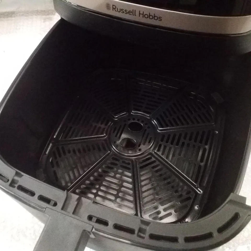 BOXED RUSSELL HOBBS SATISFRY AIR 8.3L AIR FRYER
