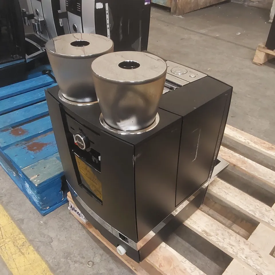 JURA GIGA COMMERCIAL COFFEE MACHINE 