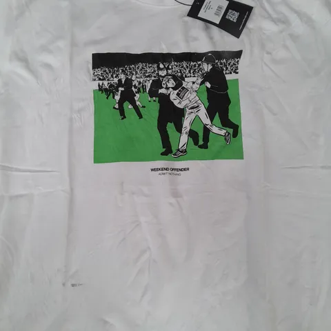 WEEKEND OFFENDER SATURDAY KIDS T-SHIRT IN WHITE SIZE XL