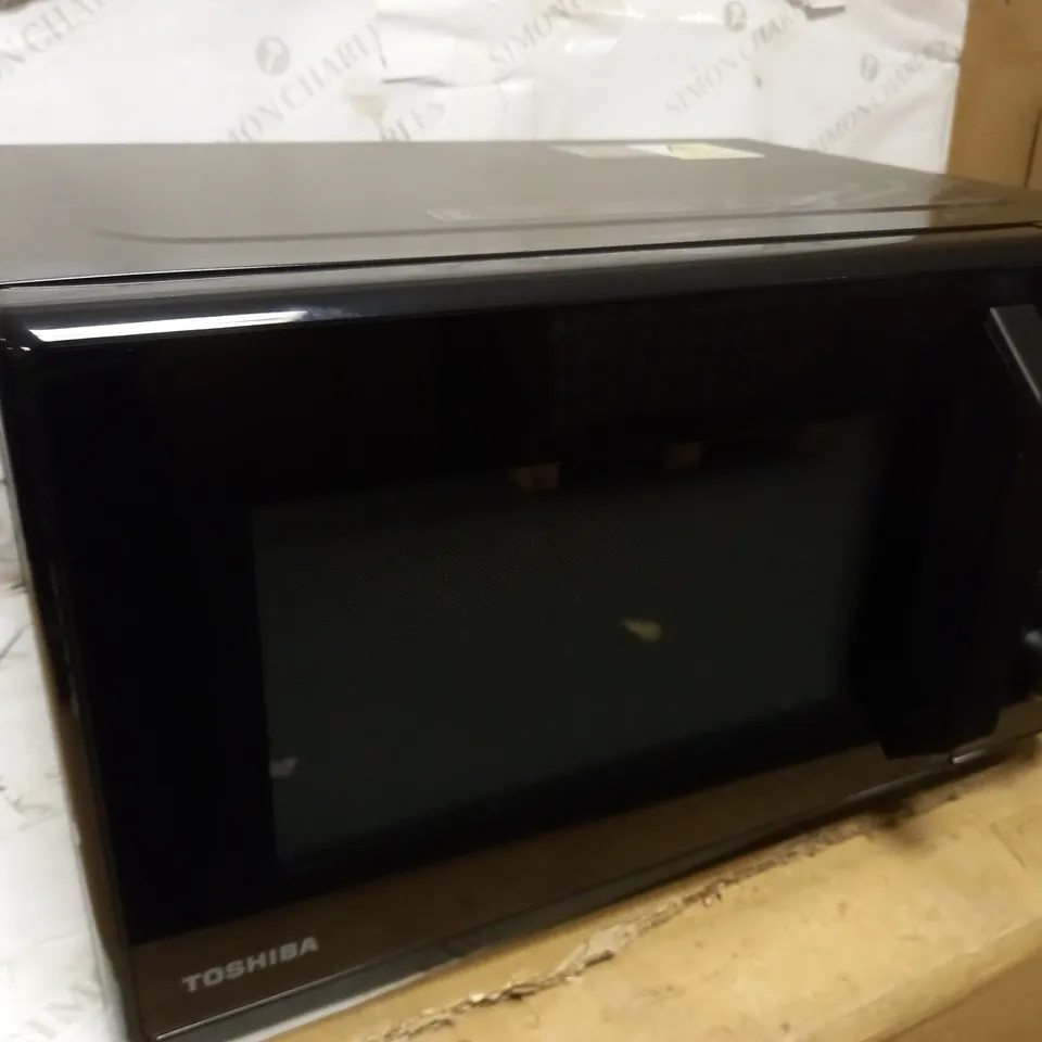 TOSHIBA 950W MICROWAVE OVEN