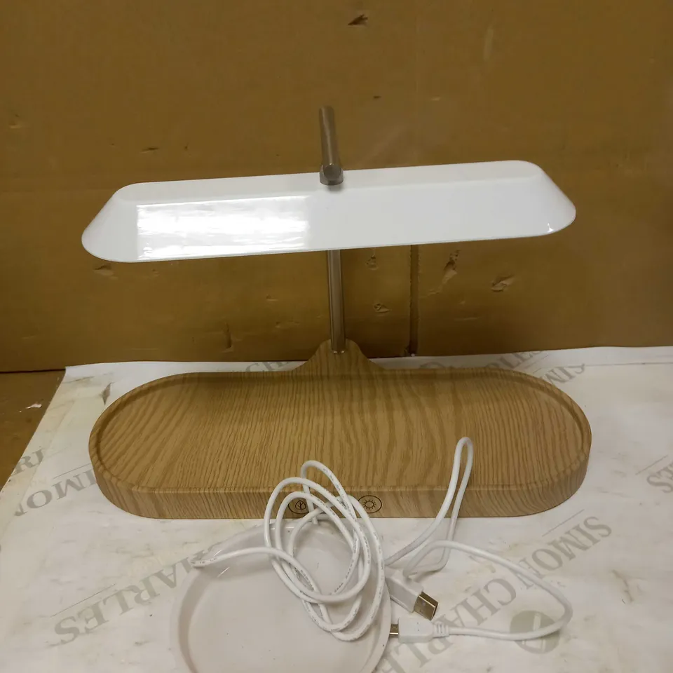 AURAGLOW LAMP AND USB CABLE