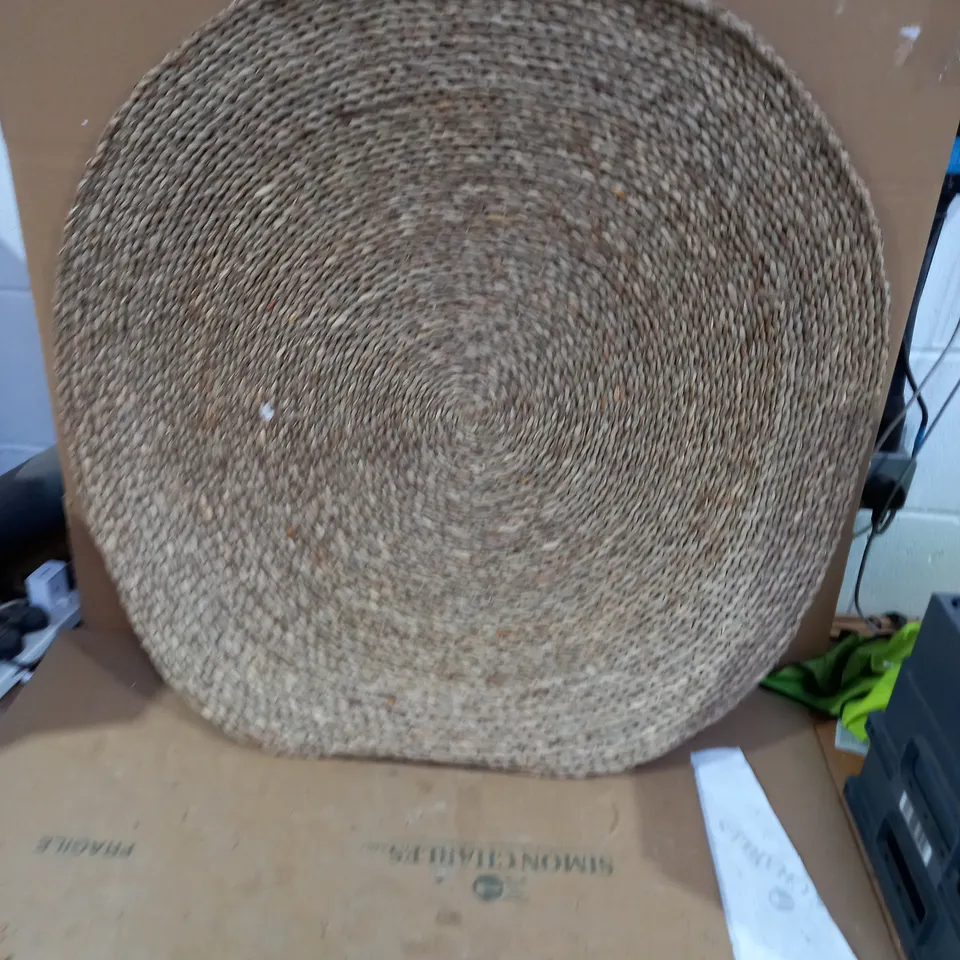 WATER HYACINTH CHRSTMAS TREE MAT COLLECTION  RRP £39.99