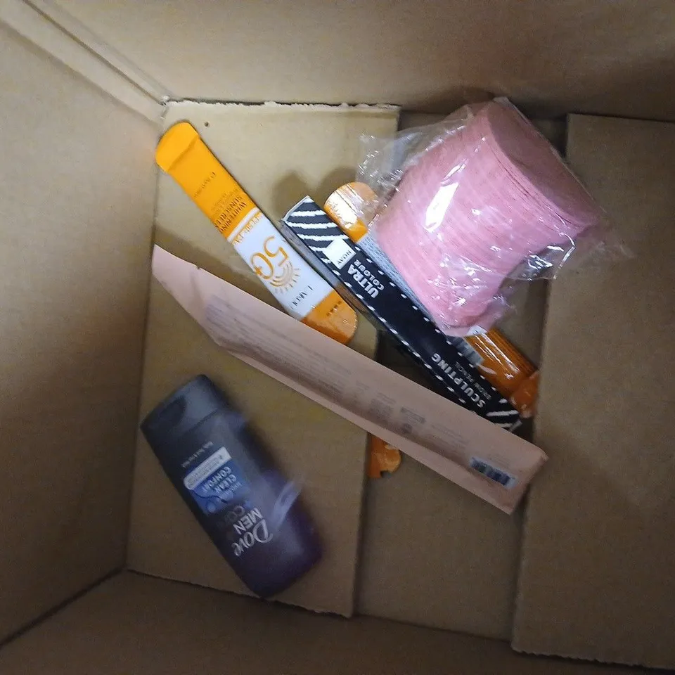 APPROX 10 ASSORTED BEAUTY PRODUCTS TO INCLUDE JOHN FREIDA SHAMPOO, JOHN FREIDA CONDITIONER, MEDICUBE PORE PADS, ETC
