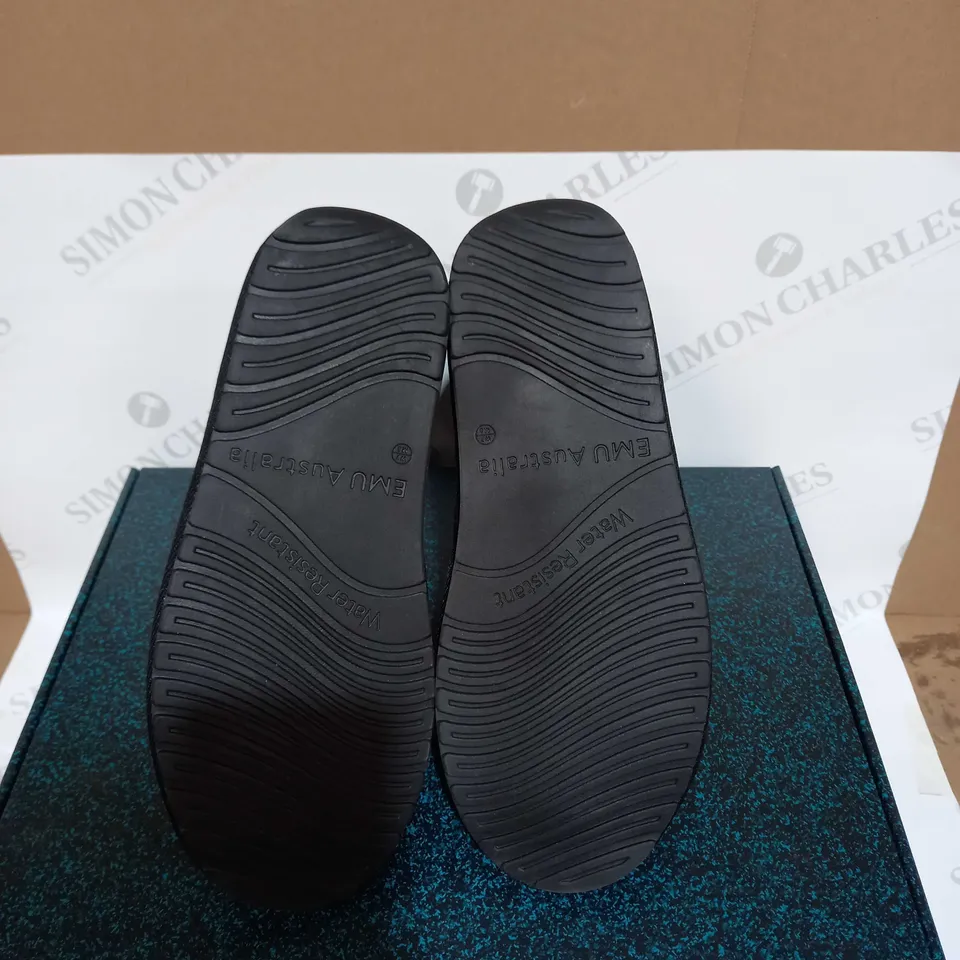 EMU STINGER WATER RESISTANT MINI ZIP BOOT - UK SIZE 6