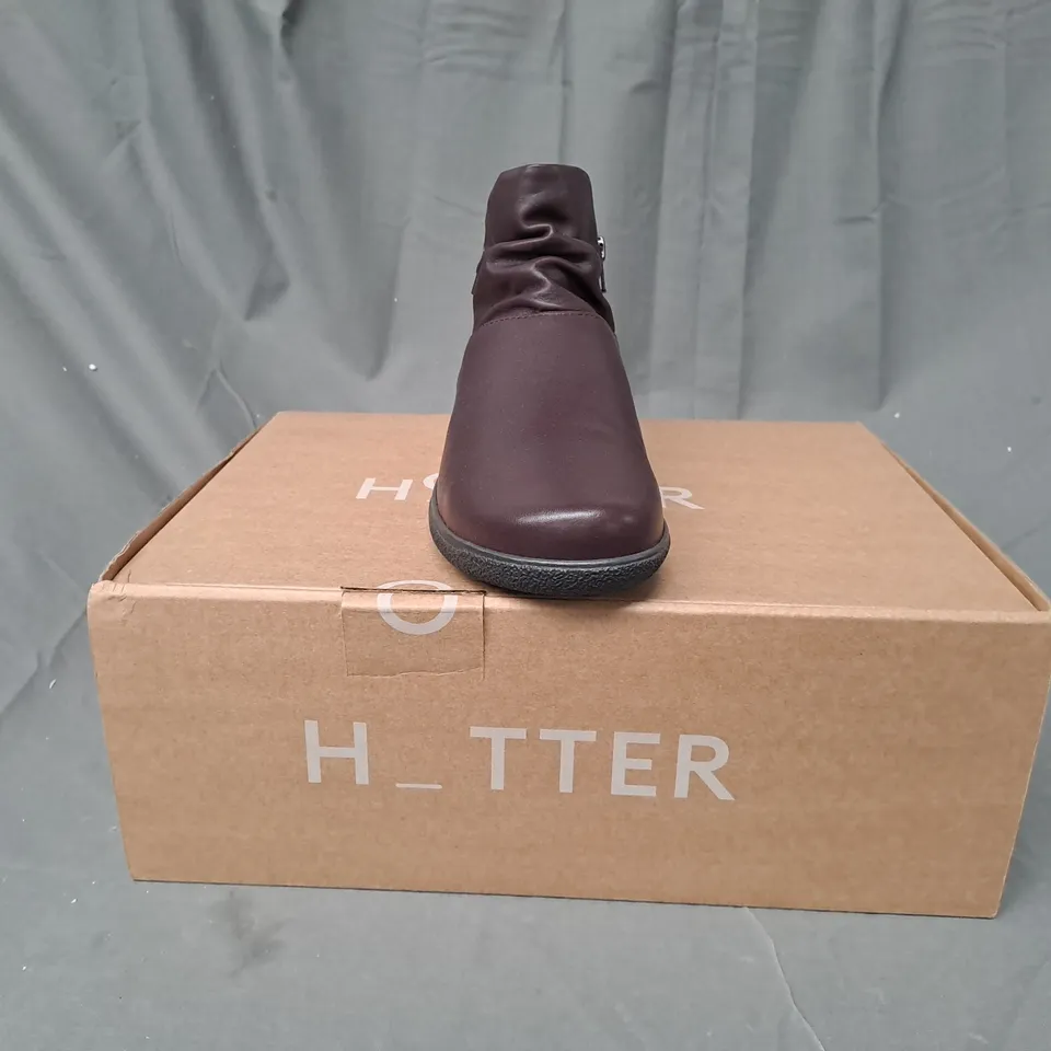 BOXED PAIR OF HOTTER MURMUR SHOES IN WINE UK SIZE 6