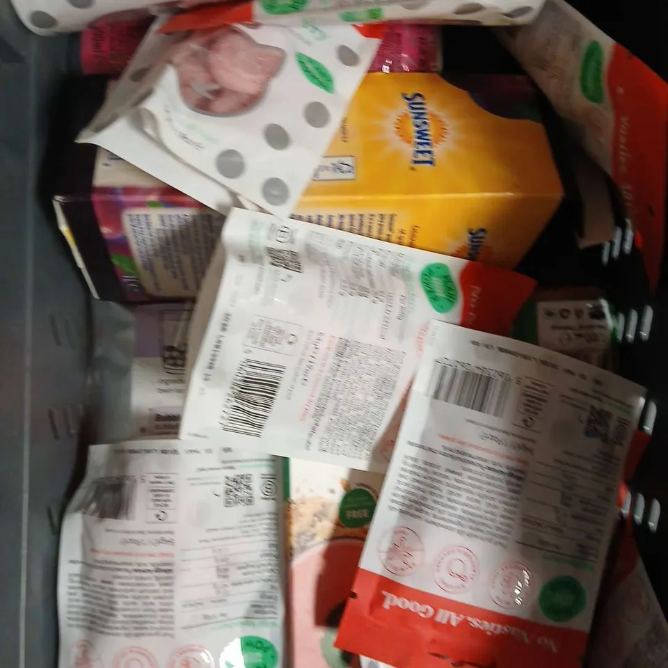 APPROXIMATELY 10 ASSORTED FOOD/DRINK PRODUCTS TO INCLUDE HP SAUCE, PRUNE JUICE, CANDY KITTENS SWEETS ETC 