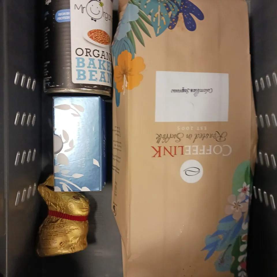APPROXIMATELY 10 ASSORTED FOOD/DRINK PRODUCTS TO INCLUDE NESTLE BLACK MAGIC CHOCOLATE SELECTION, COFFEE LINK COFFEE, FORTNUM & MASON ICY MINTS ETC 