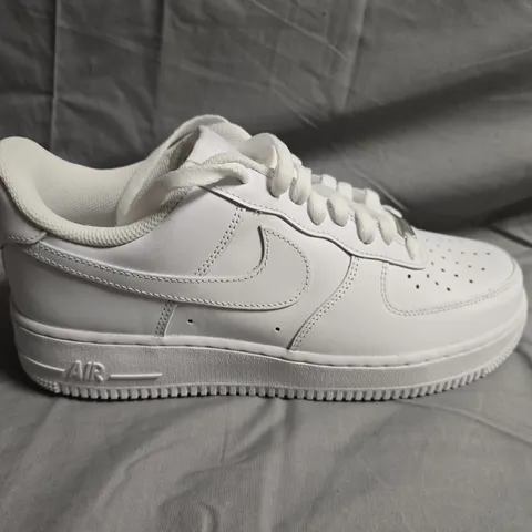 UNBOXED PAIR OF NIKE AIR FORCE 1 IN WHITE - UK SIZE 8