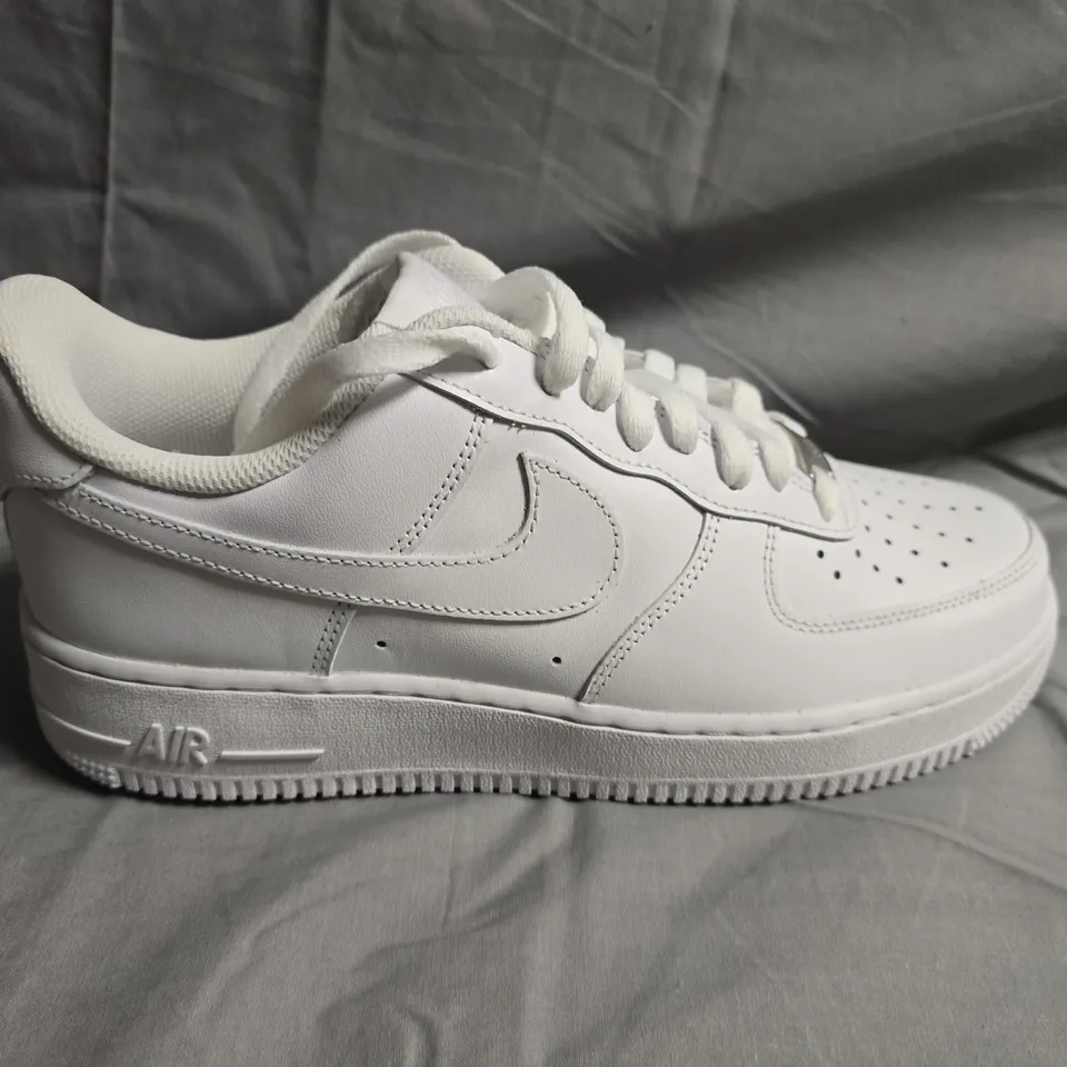 UNBOXED PAIR OF NIKE AIR FORCE 1 IN WHITE - UK SIZE 8