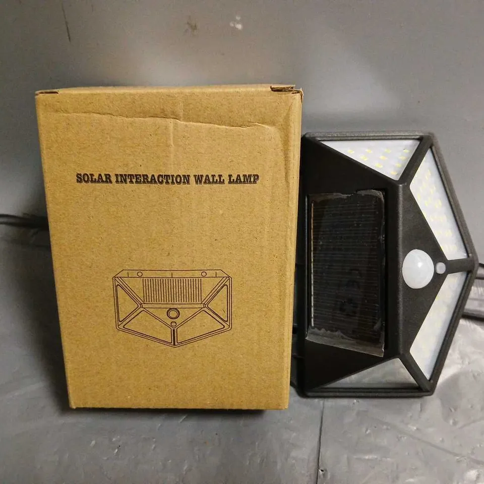 BOXED SOLAR INTERACTION WALL LAMP