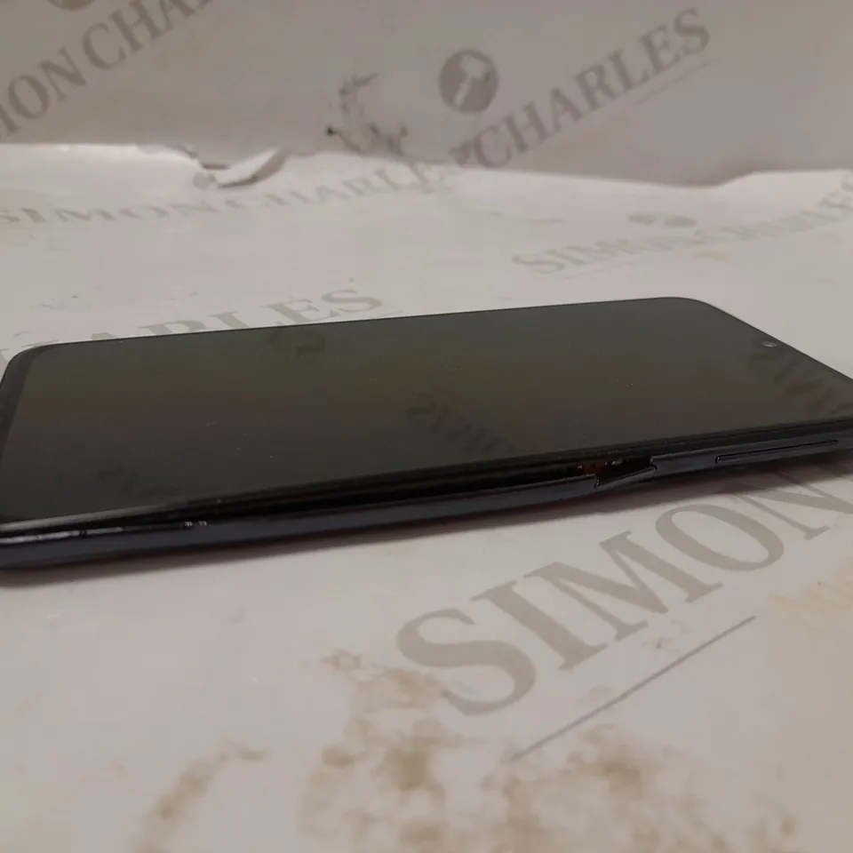 SAMSUNG GALAXY A40 