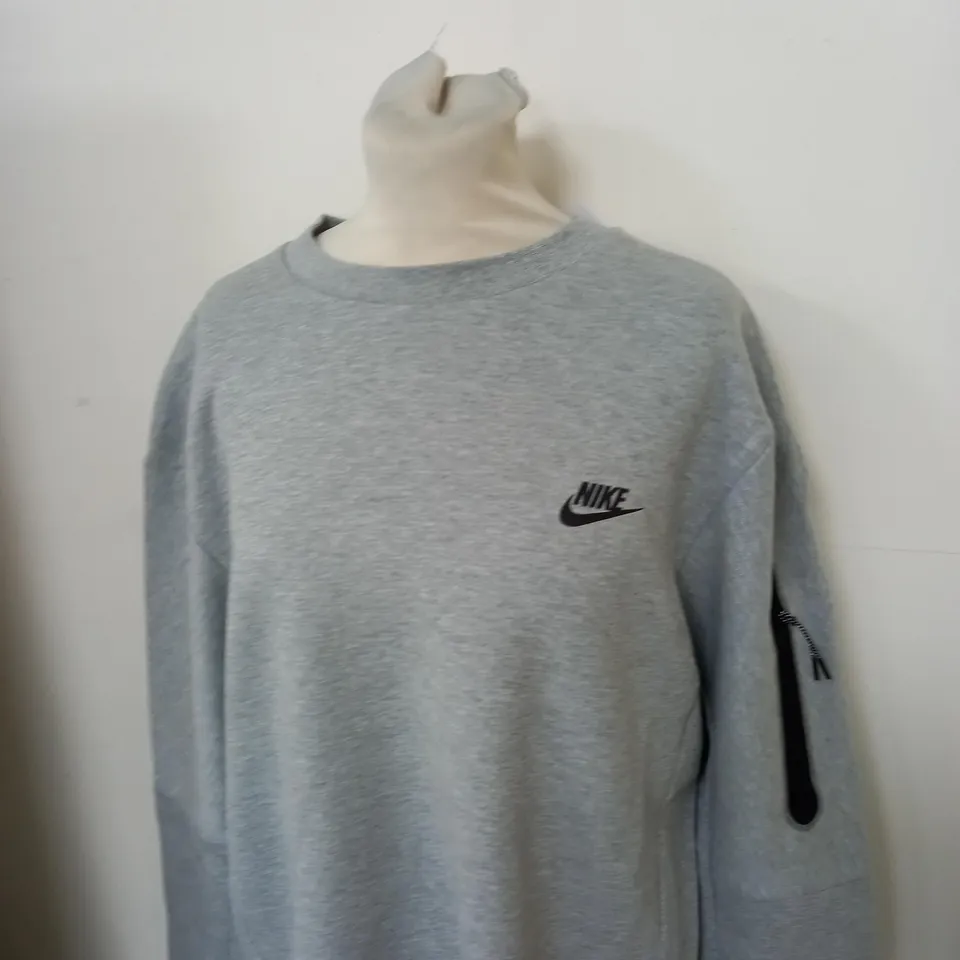 NIKE LOGO TECH SWEATSHIRT SIZE L