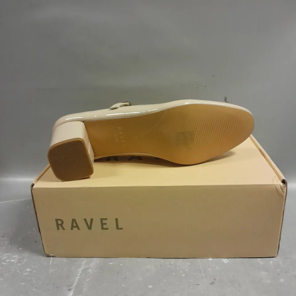 BOXED PAIR OF RAVEL HOWTH BOOTS IN NUDE - 7