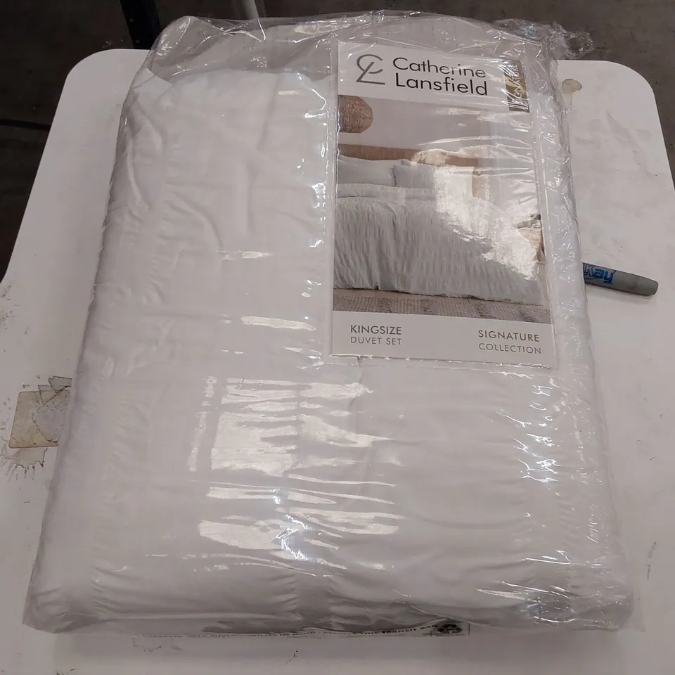 BAGGED SEERSUCKER DUVET COVER SET WITH PILLOWCASES - KING SIZE (1 ITEM)