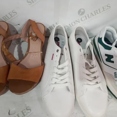 BOX OF APPROXIMATELY 20 ASSORTED PAIRS OF SHOES IN VARIOUS STYLES & SIZES TO INCLUDE NEW BALANCE, LEVI'S, M&S, ETC