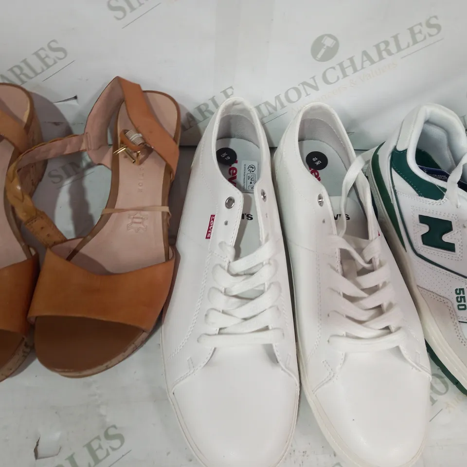 BOX OF APPROXIMATELY 20 ASSORTED PAIRS OF SHOES IN VARIOUS STYLES & SIZES TO INCLUDE NEW BALANCE, LEVI'S, M&S, ETC